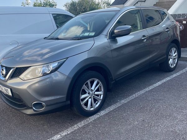 Nissan Qashqai Hatchback, Diesel, 2015, Grey