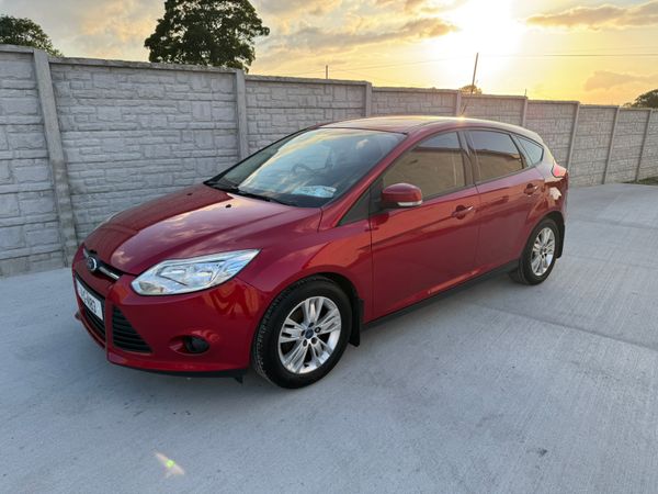 Ford Focus Hatchback, Diesel, 2011, Red