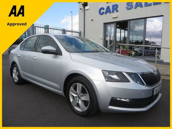 Skoda Octavia Hatchback, Diesel, 2019, Silver