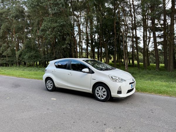 Toyota Aqua Hatchback, Petrol Hybrid, 2014, White