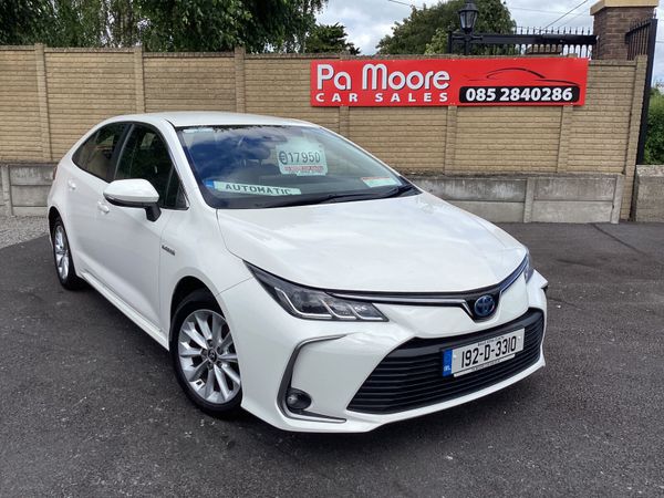 Toyota Corolla Saloon, Petrol Hybrid, 2019, White