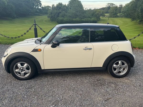 Mini Cooper Hatchback, Petrol, 2009, White
