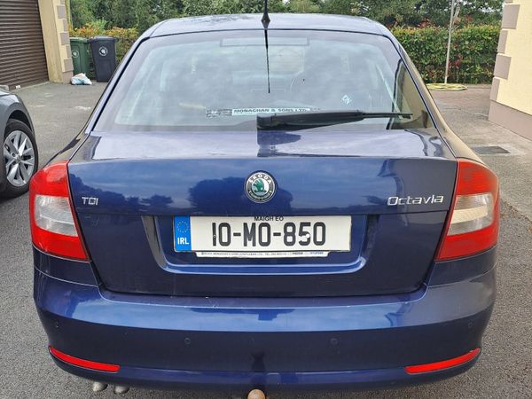Skoda Octavia Hatchback, Diesel, 2010, Blue