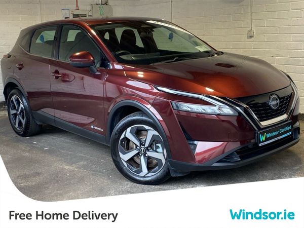 Nissan Qashqai MPV, Petrol, 2023, Red