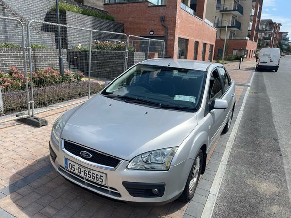 Ford Focus Saloon, Petrol, 2005, Silver