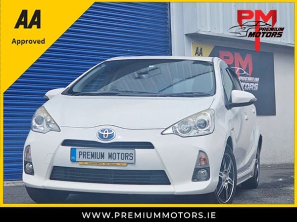 Toyota Aqua Hatchback, Petrol Hybrid, 2014, White