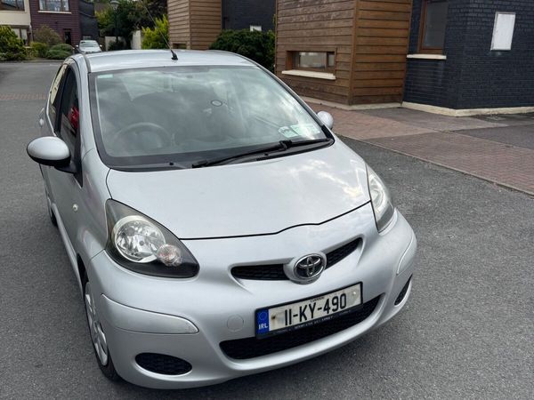 Toyota Aygo Hatchback, Petrol, 2011, Silver