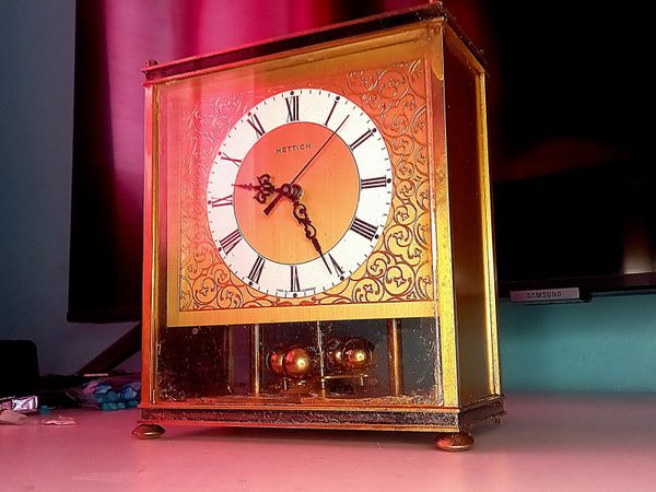 Vintage Style Clock in Gold for sale in Co. Tipperary for €10 on DoneDeal