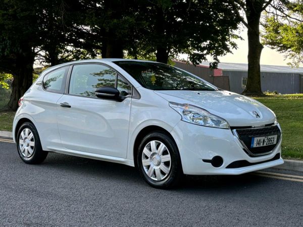 Peugeot 208 Hatchback, Petrol, 2014, White