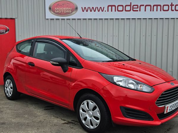 Ford Fiesta Hatchback, Petrol, 2015, Red