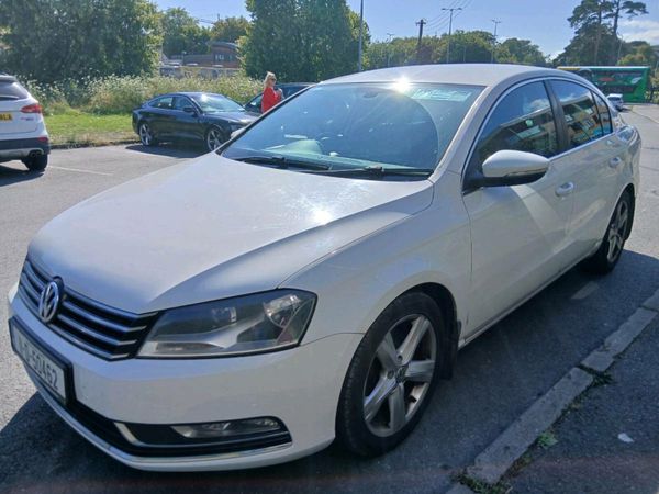 Volkswagen Passat Saloon, Diesel, 2011, White