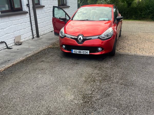 Renault Clio Hatchback, Diesel, 2015, Red