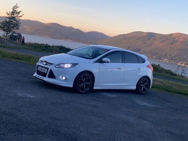 Ford Focus Hatchback, Diesel, 2012, White