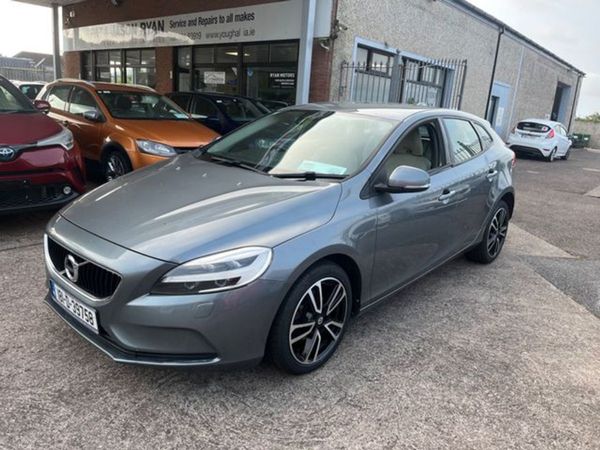 Volvo V40 Hatchback, Diesel, 2018, Grey