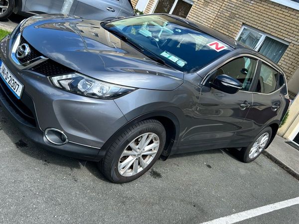 Nissan Qashqai Hatchback, Diesel, 2014, Grey