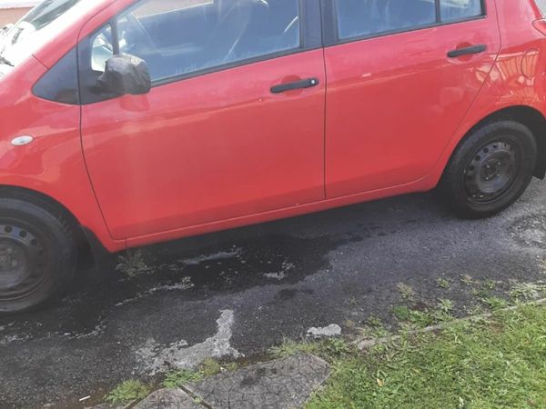 Toyota Yaris Hatchback, Petrol, 2006, Red