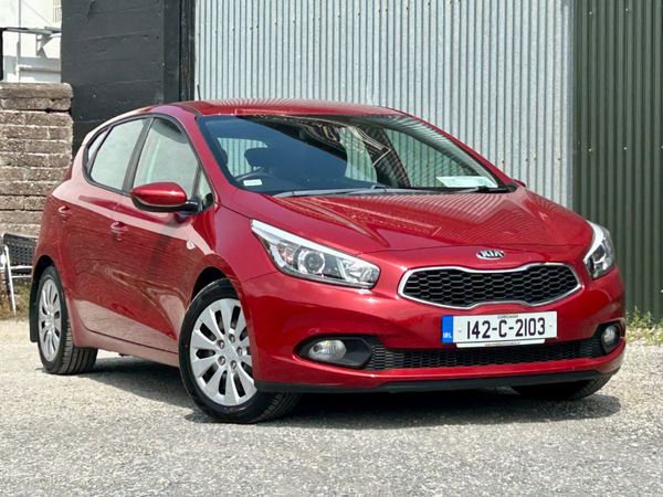 Kia Ceed Hatchback, Diesel, 2014, Red