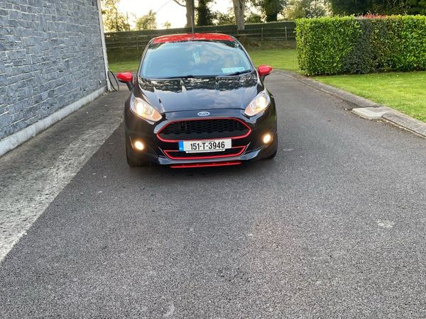 Ford Fiesta Hatchback, Petrol, 2015, Black