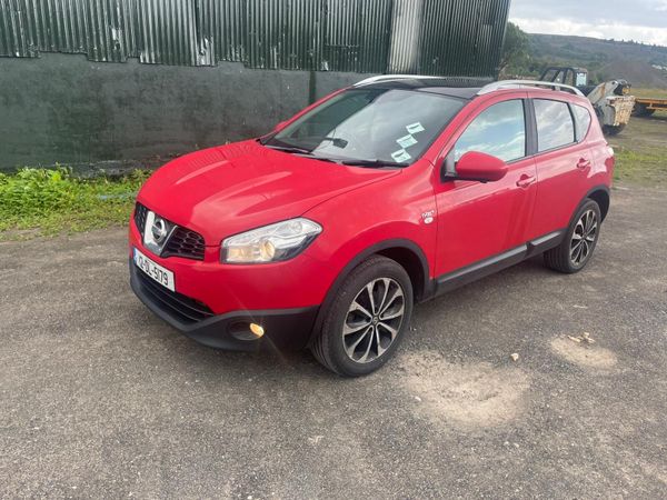 Nissan Qashqai SUV, Diesel, 2012, Red