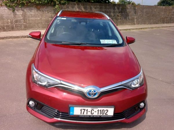 Toyota Auris MPV, Petrol Hybrid, 2017, Red