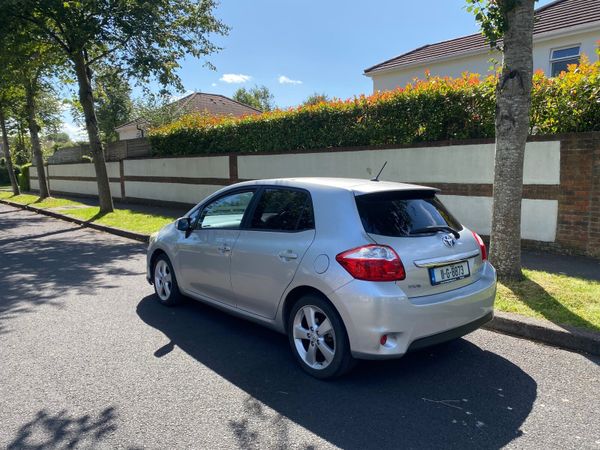 Toyota Auris Hatchback, Petrol Hybrid, 2011, Silver