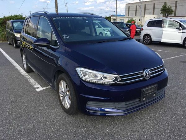 Volkswagen Touran MPV, Petrol, 2018, Blue