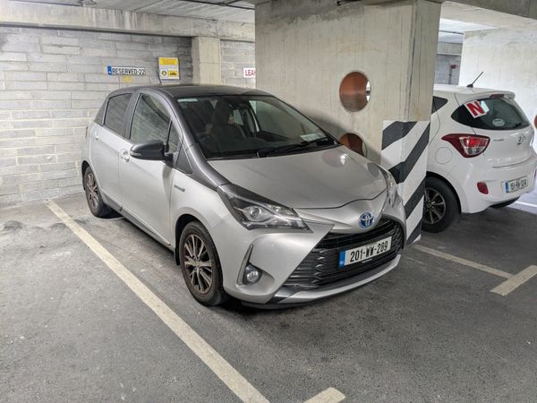 Toyota Yaris MPV, Petrol Hybrid, 2020, Grey