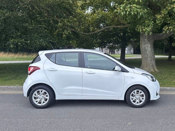 Hyundai i10 Hatchback, Petrol, 2018, White