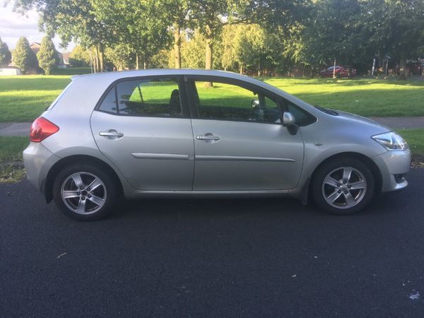 Toyota Auris Hatchback, Diesel, 2009, Silver