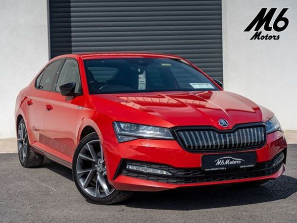 Skoda Superb Hatchback, Hybrid, 2021, Red