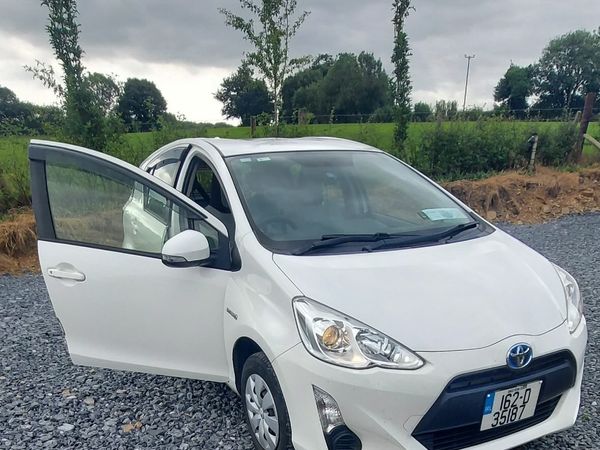 Toyota Aqua Hatchback, Petrol Hybrid, 2016, White