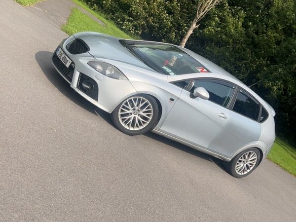 SEAT Leon Hatchback, Diesel, 2011, Silver