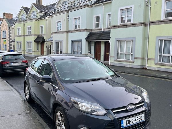 Ford Focus Hatchback, Petrol, 2013, Grey