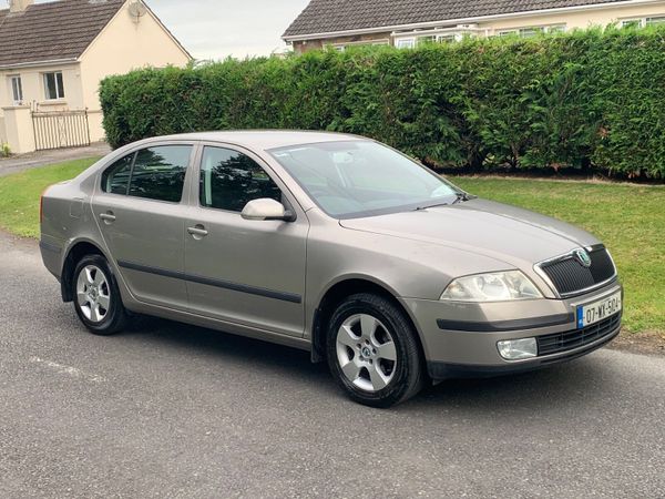 Skoda Octavia Hatchback, Petrol, 2007, Beige