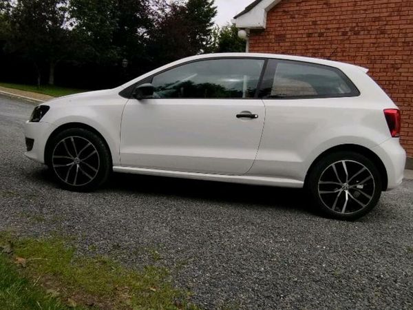 Volkswagen Polo Hatchback, Petrol, 2012, White