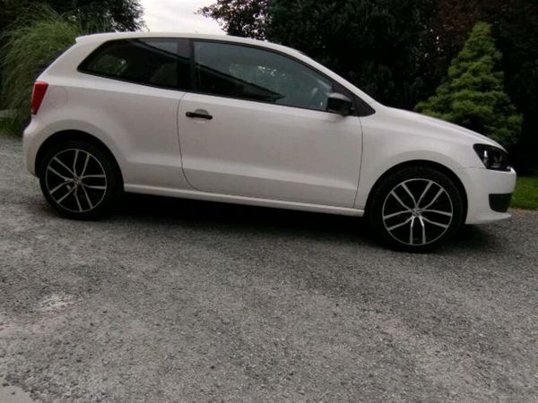 Volkswagen Polo Hatchback, Petrol, 2012, White