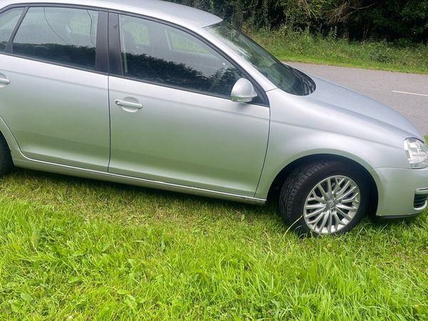 Volkswagen Jetta Saloon, Diesel, 2010, Silver