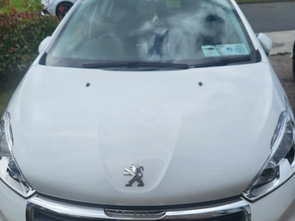 Peugeot 208 Hatchback, Petrol, 2018, White