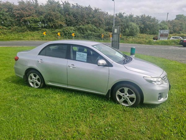 Toyota Corolla Saloon, Diesel, 2013, Silver