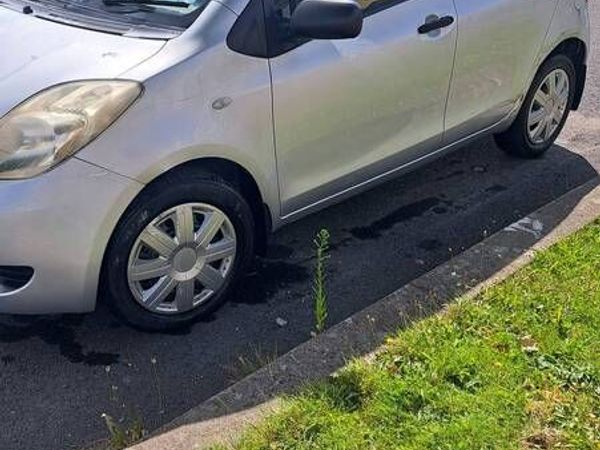 Toyota Yaris Hatchback, Petrol, 2006, Silver