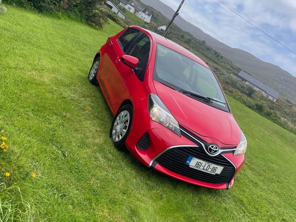 Toyota Yaris Hatchback, Petrol, 2016, Red
