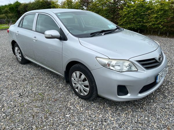 Toyota Corolla Saloon, Petrol, 2010, Silver