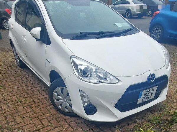 Toyota Aqua Hatchback, Petrol Hybrid, 2016, White
