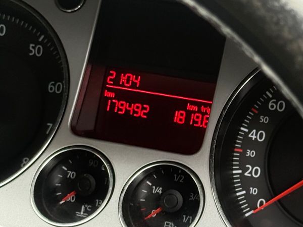 Volkswagen Passat Saloon, Petrol, 2007, Brown