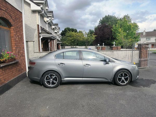Toyota Avensis Saloon, Diesel, 2009, Grey