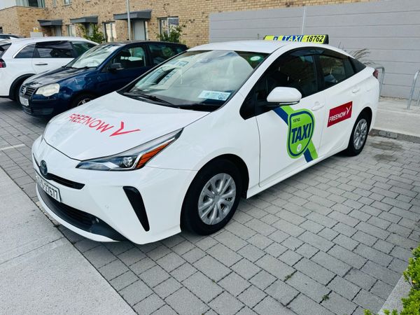 Toyota Prius Hatchback, Petrol Hybrid, 2021, White