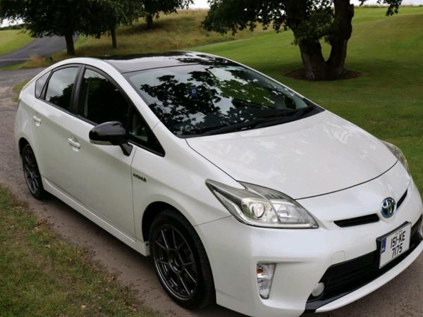 Toyota Prius Hatchback, Petrol Hybrid, 2015, White