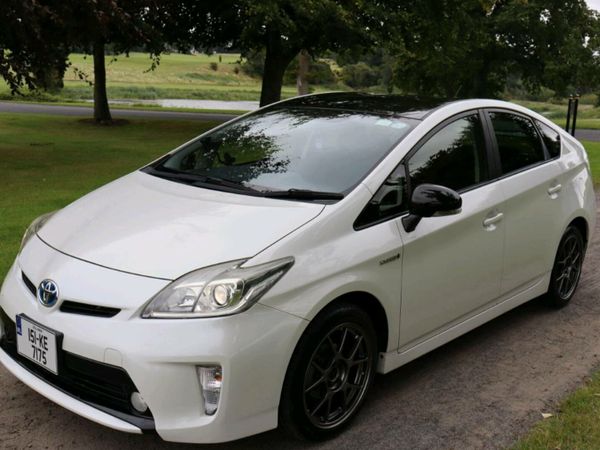 Toyota Prius Hatchback, Petrol Hybrid, 2015, White