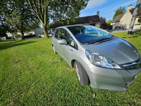 Honda Fit Hatchback, Petrol Hybrid, 2014, Silver