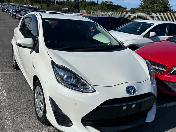 Toyota Aqua Hatchback, Petrol Hybrid, 2019, White